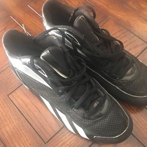 Adidas mens size 7 1/2 baseball cleats.